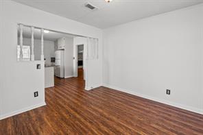 1050 W Dallas Avenue - Photo 4