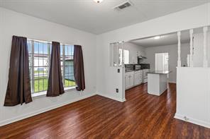 1050 W Dallas Avenue - Photo 5
