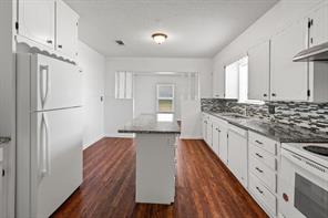 1050 W Dallas Avenue - Photo 9