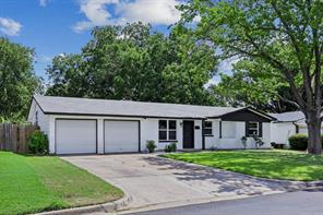 232 NW Jayellen Avenue - Photo 1