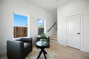 312 N Lancaster Avenue - Photo 4