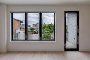 309 W Daggett Avenue - Photo 6
