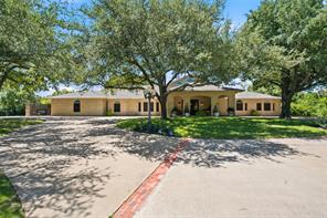 2749 Summit Avenue - Photo 1
