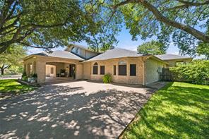 2749 Summit Avenue - Photo 3