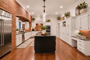 2749 Summit Avenue - Photo 8
