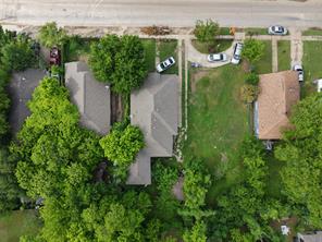 802 E 12th Street - Photo 2