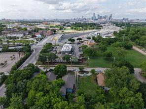 802 E 12th Street - Photo 6