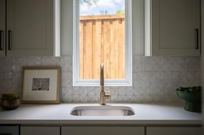 6108 Kenwood Avenue - Photo 15