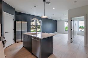 309 W Daggett Avenue - Photo 1