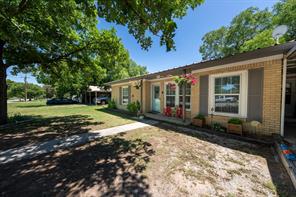 414 W Roberts Street - Photo 1