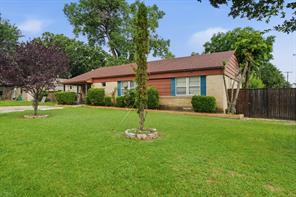 605 W 8th Street - Photo 1