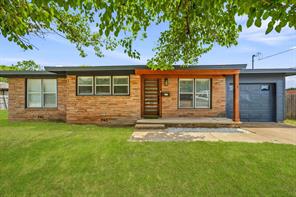 613 Crestview Drive - Photo 1