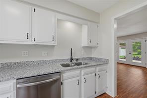 108 Loraine Street - Photo 12