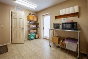 10630 Private Road 1310 - Photo 12