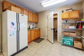 10630 Private Road 1310 - Photo 13