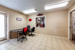 10630 Private Road 1310 - Photo 9