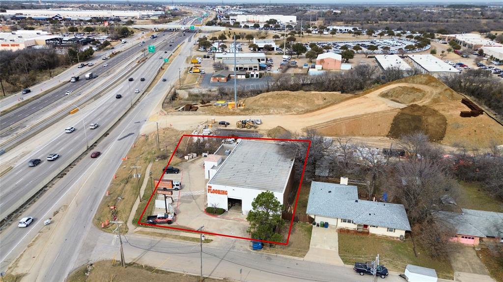600 N Stemmons Freeway - Photo 1