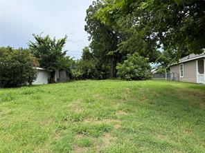 715 W Bond Street - Photo 1