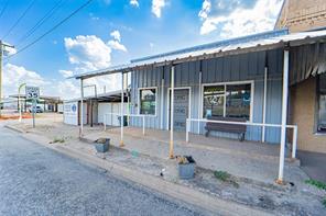 105 S US Highway 183 - Photo 1