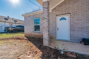 207 Young Street - Photo 3