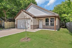 1112 Trinity Street - Photo 2