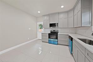 1112 Trinity Street - Photo 24