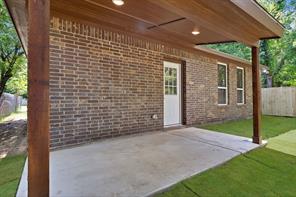 1112 Trinity Street - Photo 7