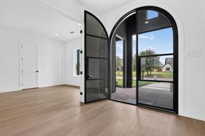 1008 Devonshire Drive N - Photo 3