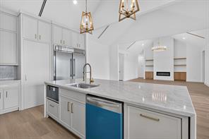1008 Devonshire Drive N - Photo 8
