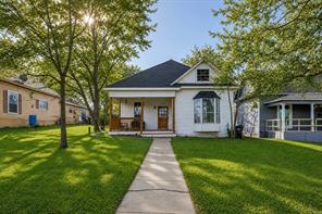 1322 Sears Street W - Photo 1