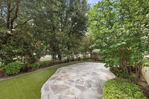 2605 Museum Way - Photo 35
