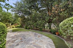 2605 Museum Way - Photo 36