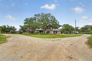 1017 County Road 3555 - Photo 2