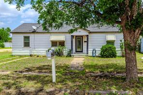325 NW Avenue I - Photo 1
