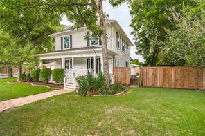 1015 N College Street - Photo 1