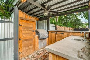 1015 N College Street - Photo 23