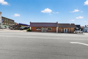 221-223 N Locust Street - Photo 1