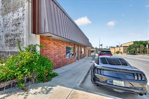 221-223 N Locust Street - Photo 10