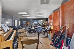 221-223 N Locust Street - Photo 26