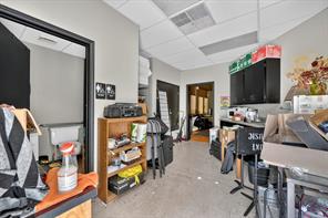 221-223 N Locust Street - Photo 30