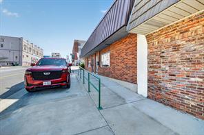 221-223 N Locust Street - Photo 9