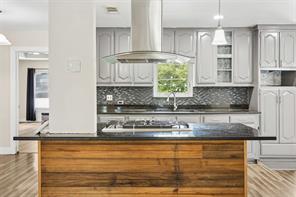 3411 Gibsondell Avenue - Photo 1