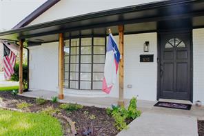 1011 Pacific Drive - Photo 3