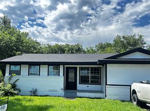 110 E Cunningham Street - Photo 1