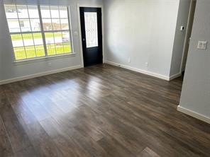 110 E Cunningham Street - Photo 2