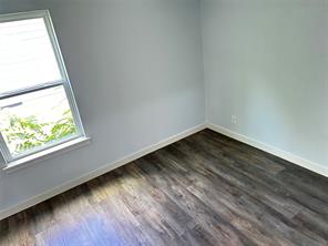 110 E Cunningham Street - Photo 3