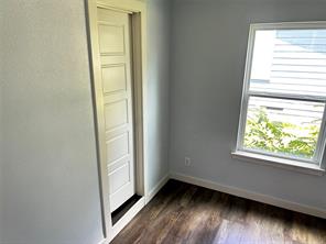 110 E Cunningham Street - Photo 4