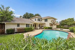 7635 Tanglecrest Drive - Photo 2