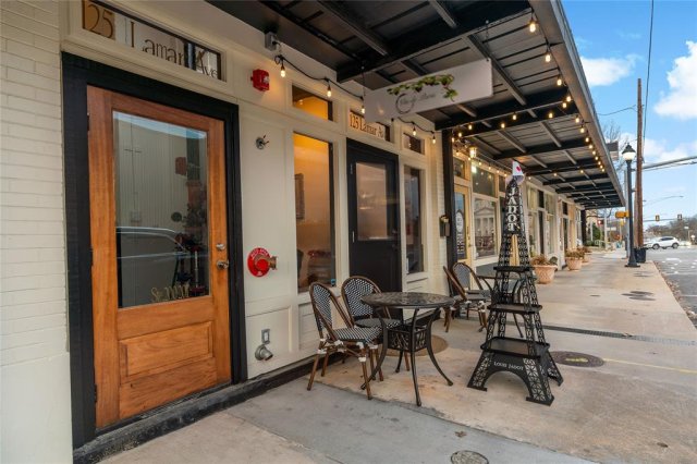 121-125 Lamar Avenue