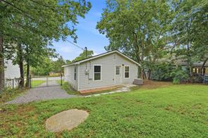 1525 W Woodard Street - Photo 24